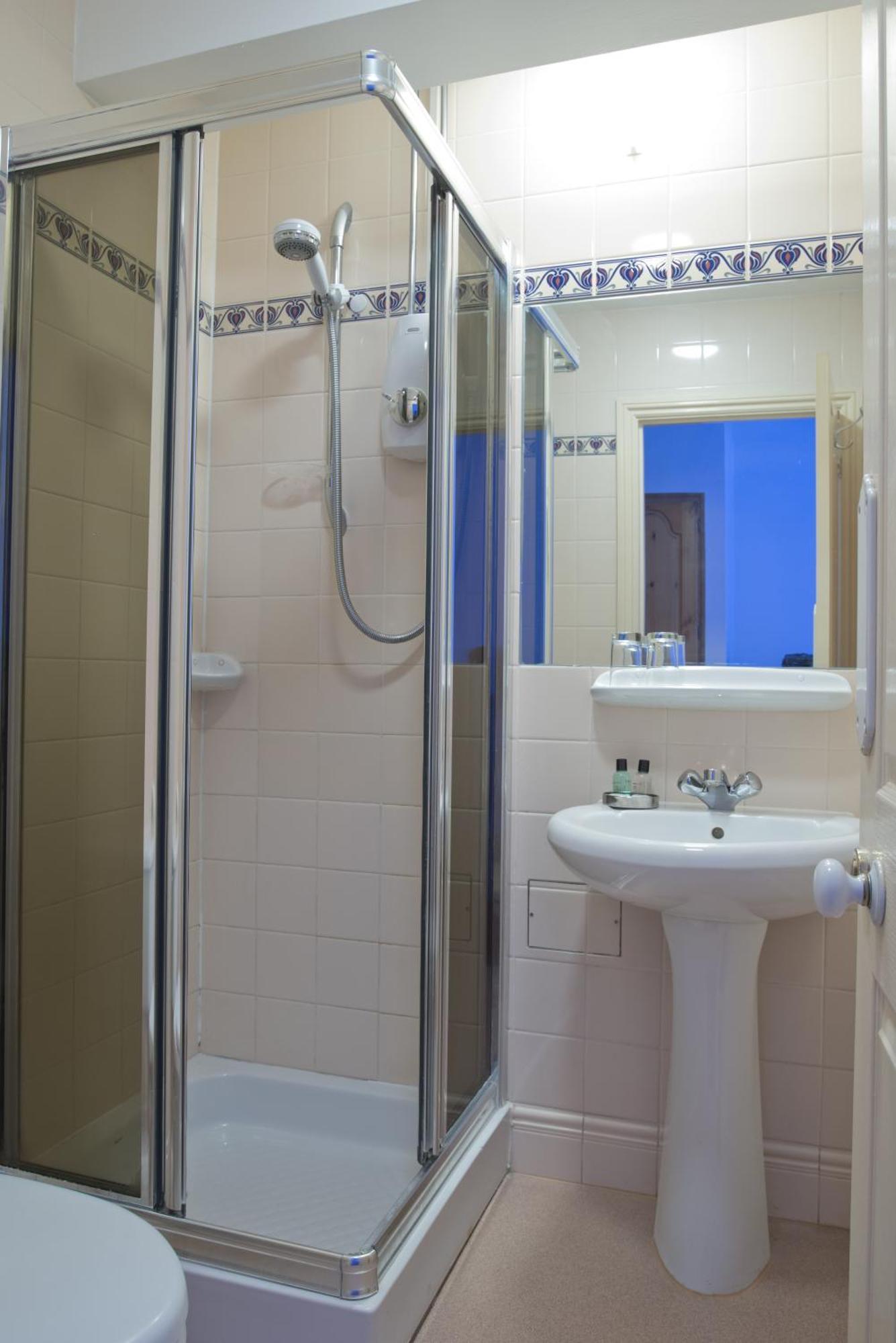 Rose Of York Hotel Richmond  Room photo